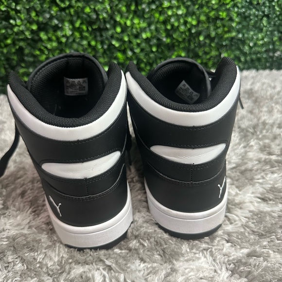 Sneakers - Picture 3 of 4